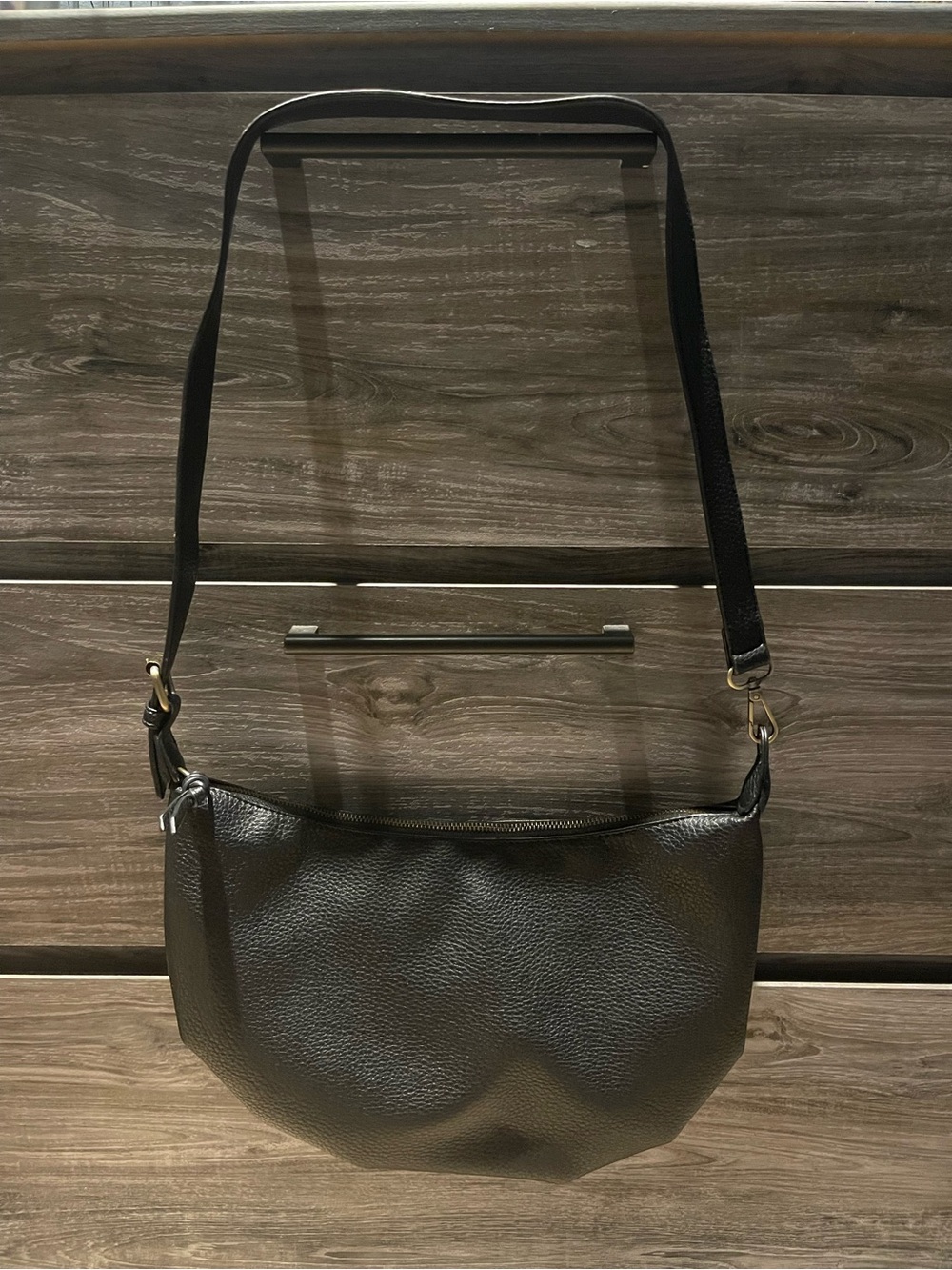 Classic Black Pebbled Leather Crossbody Bag - Unbranded